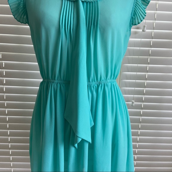CIEL USA Large Teal Blue Dress Pleated W/ Tie Neck & Ruffle Flutter Sleeves - Picture 9 of 13